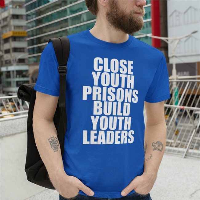 Dígame Concejal Close Youth Prisons Build Youth Leaders Hoodie RSGAT